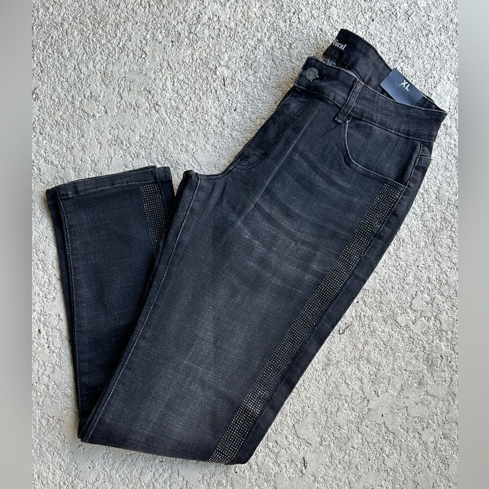 NWT Vocal black acid Wash crystal encrusted sided skinny jeans Sz 32